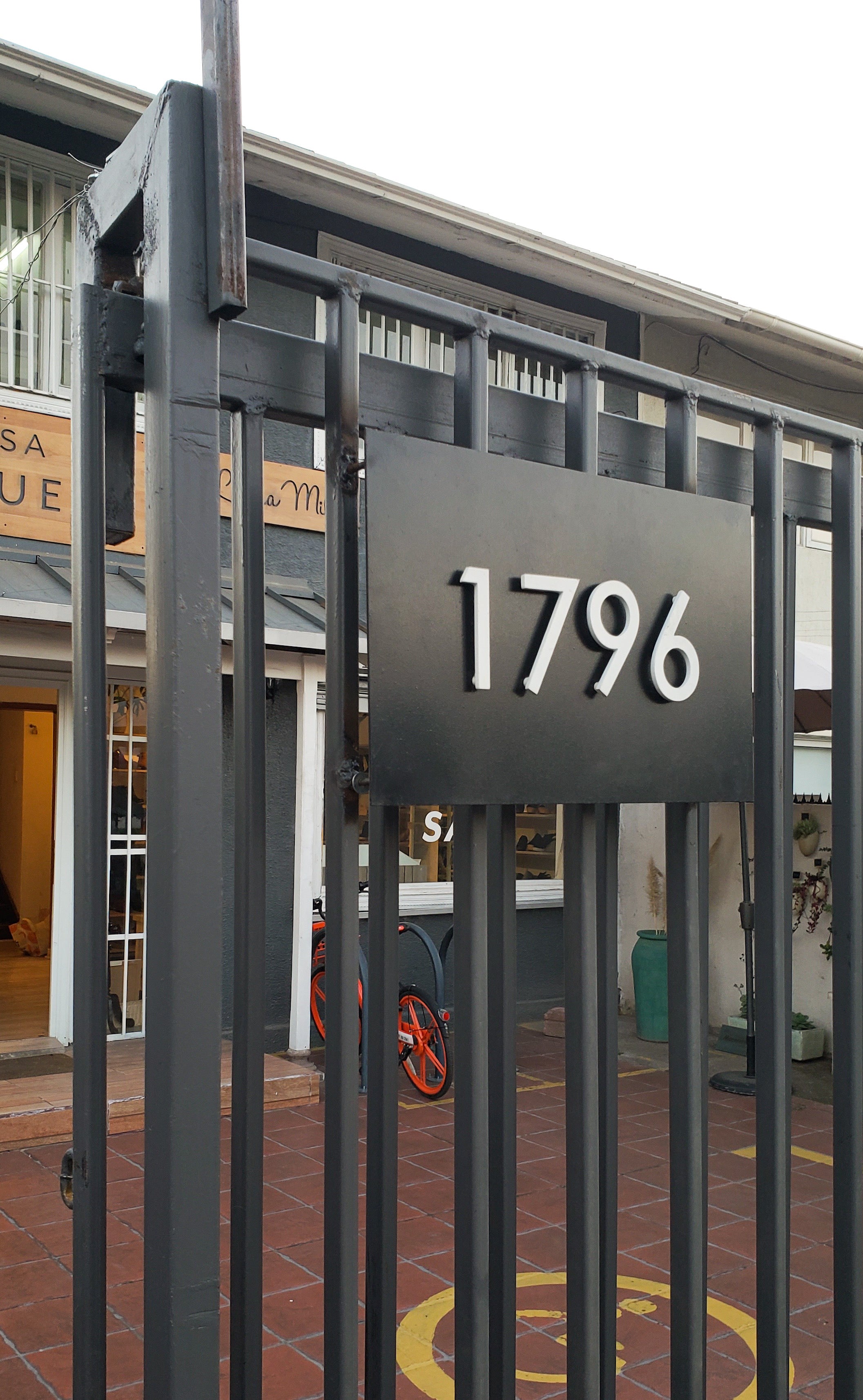 Número Sobre Placa de Acero