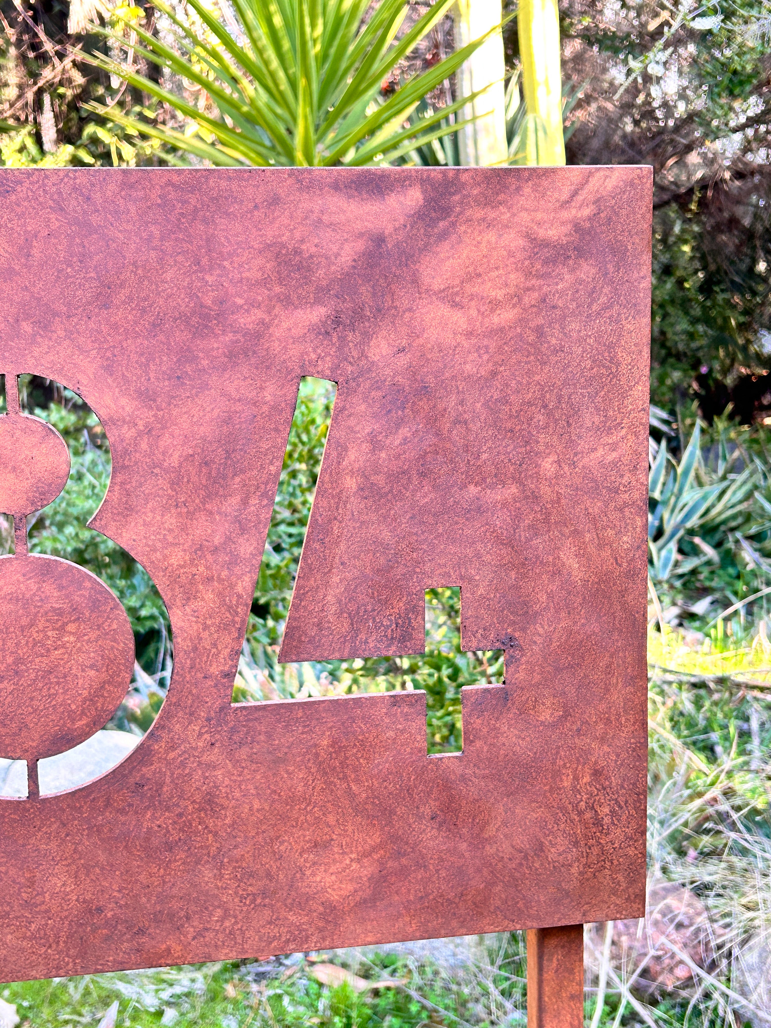 Número Edificio Acero - Señalética Profesional para Proyectos Inmobiliarios