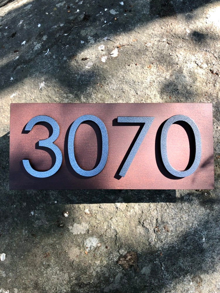 Número Sobre Placa de Acero