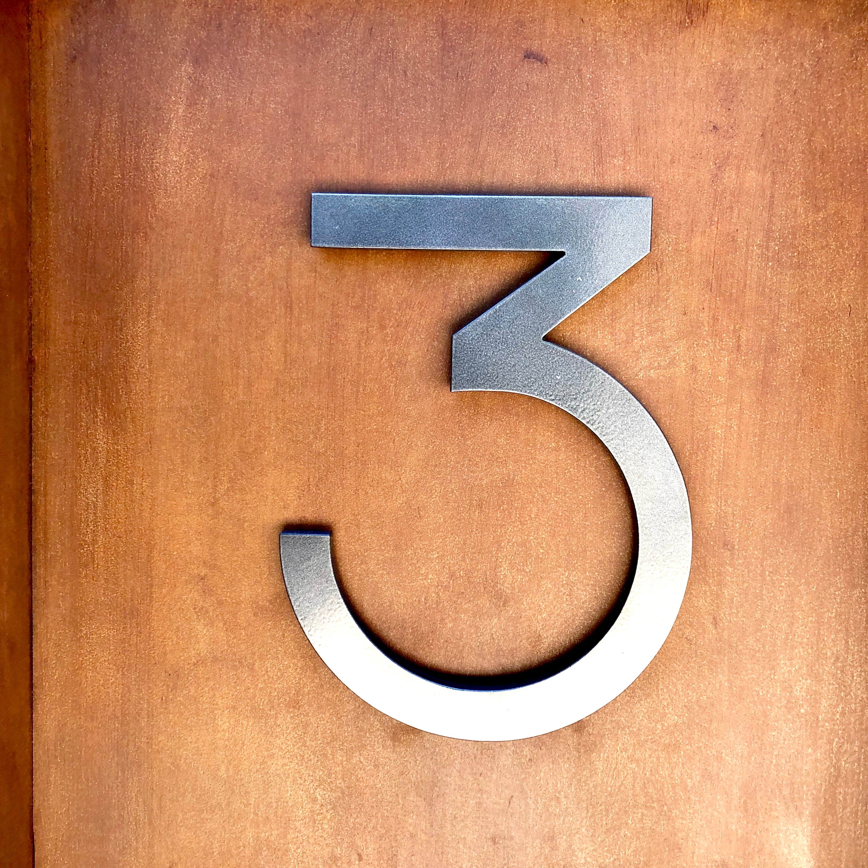 Número Tótem Vertical - Numeración Escultural Arquitectónica