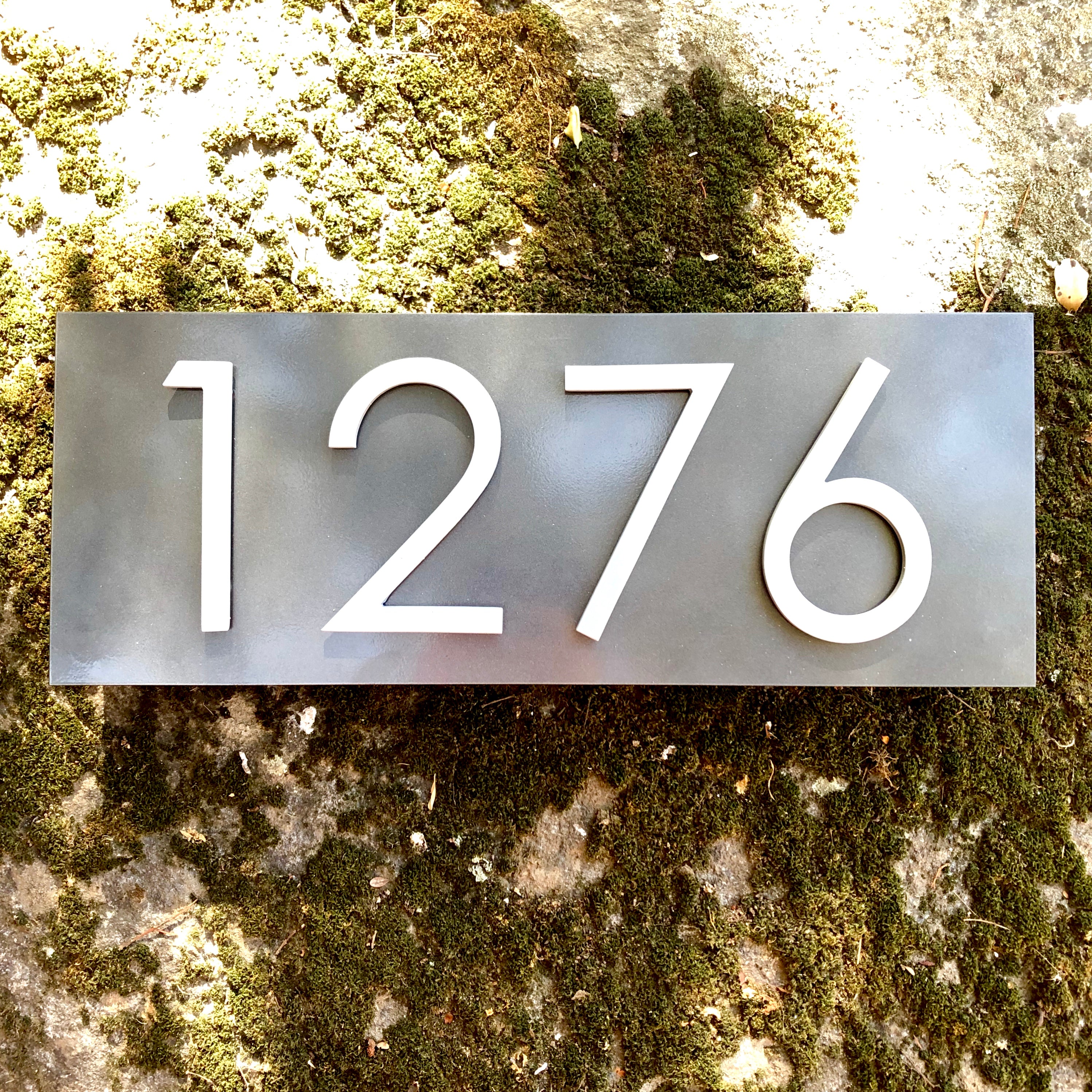 Placa domicilio, decoración exterior, placa metálica de doble capa con números calados, número de casa, números, artesanía en metal, hecho en Chile, chileno, placa número domicilio, elegante, moderno