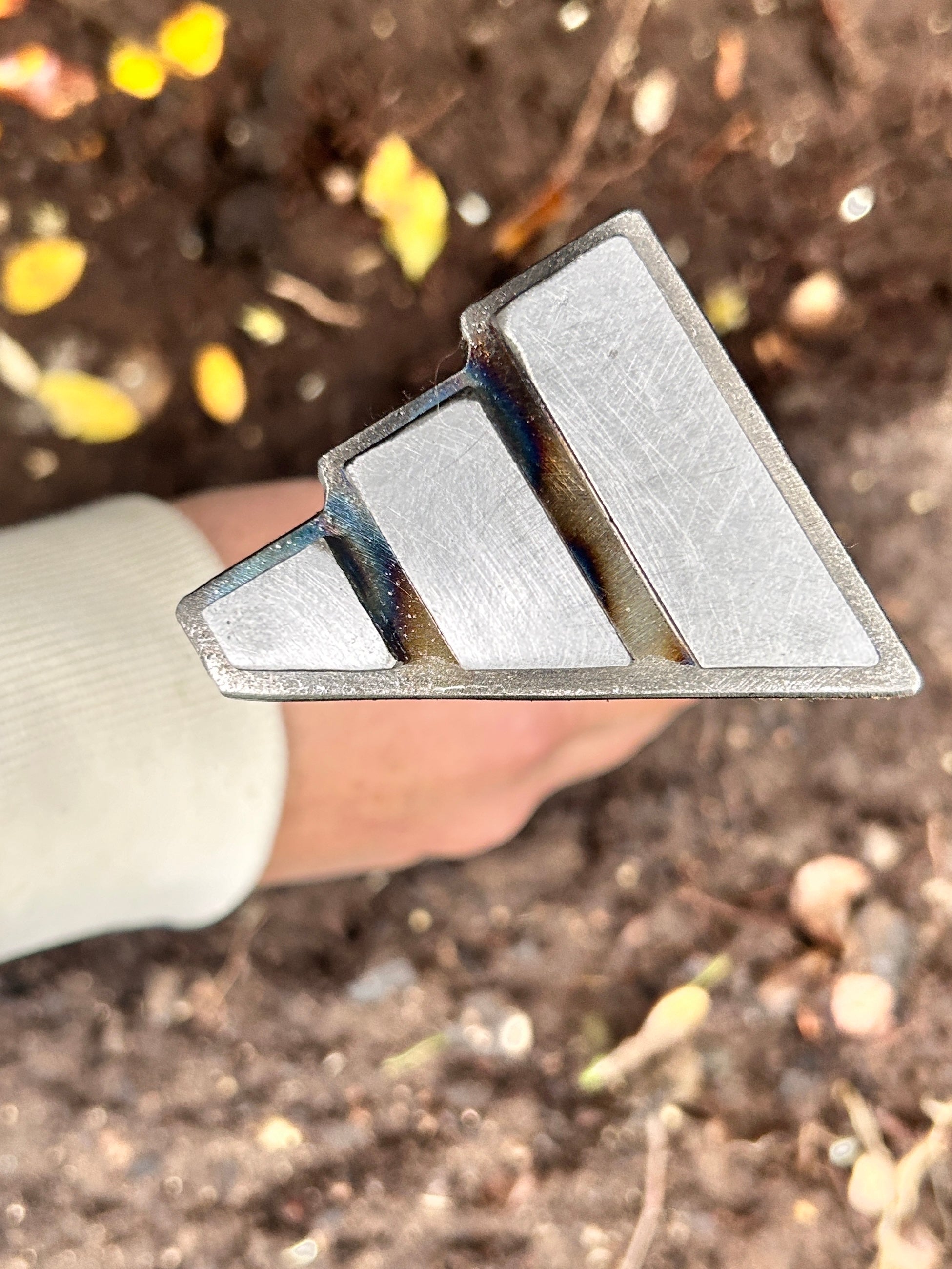Herramienta con diseño personalizado de iniciales o logo en acero para marcar en panadería. Sello de Pan de metal usado para estampar marcas, logos o diseños personalizados en la masa antes de hornear. Marcadores Personalizables (100%Chef): Dispositivos profesionales. Hierro para marcar pan. Personalizar y diferenciar tu pan con una marca. Marcador de pan de hamburguesas personalizado. Herramienta de acero, hecha con calidad y de forma artesanal. Marketing y Branding empresas.
