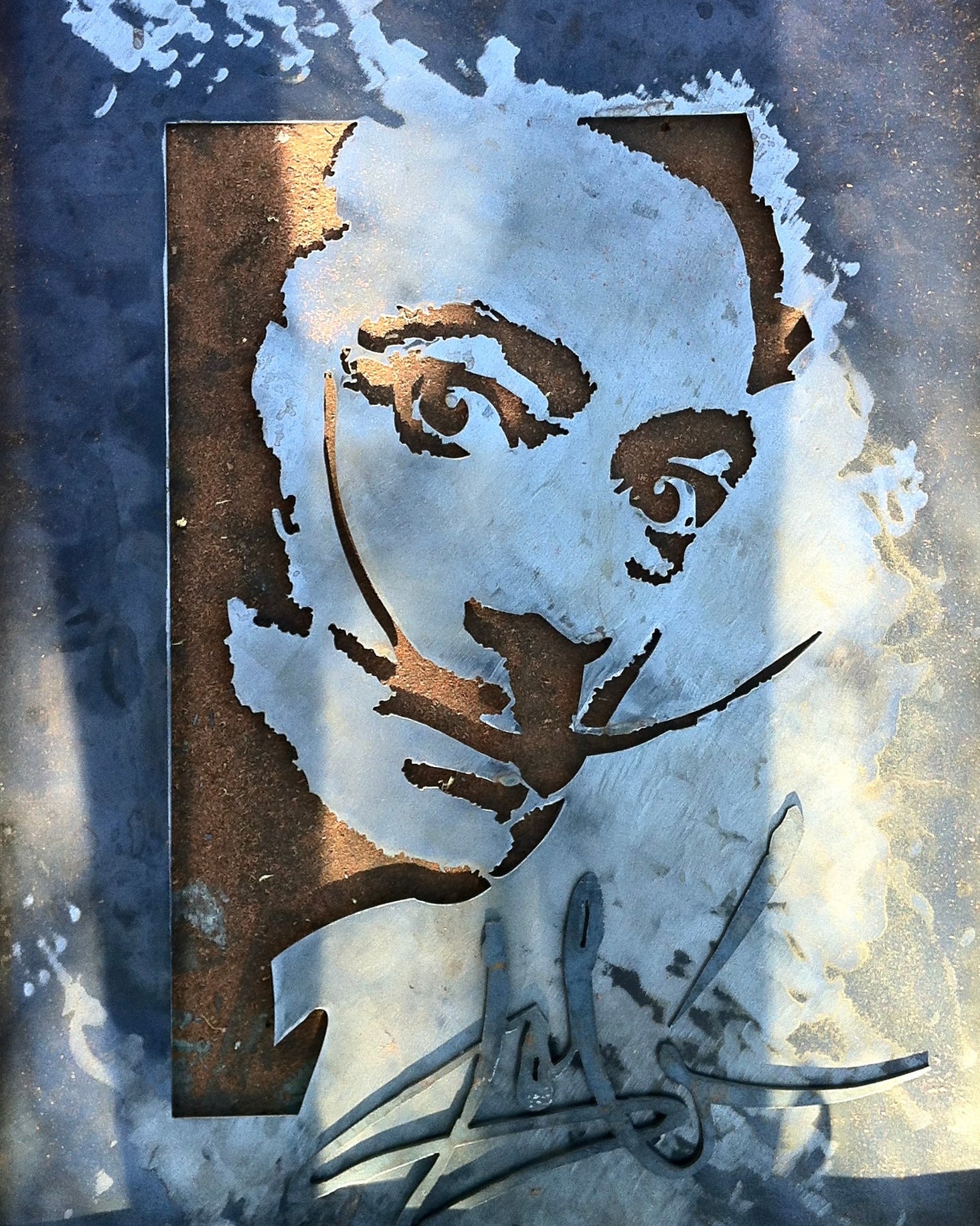 Cuadro retrato de Salvador Dalí, hecho en metal y con marco de madera, arte original