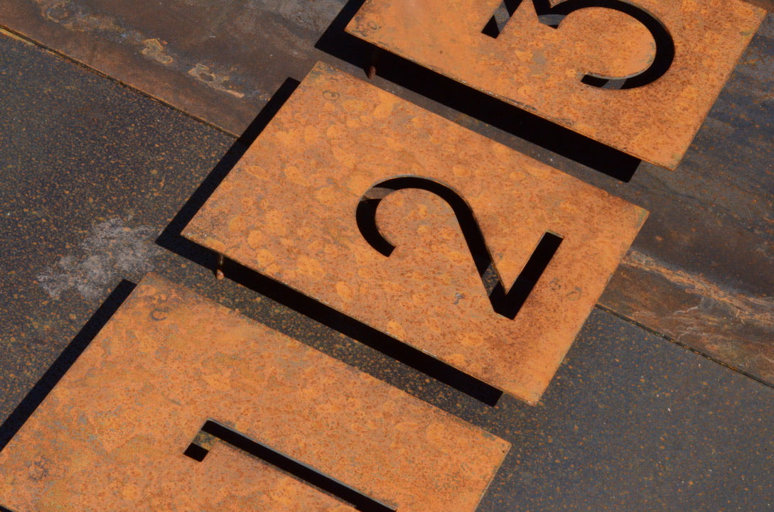 Número Calado en Placa Número