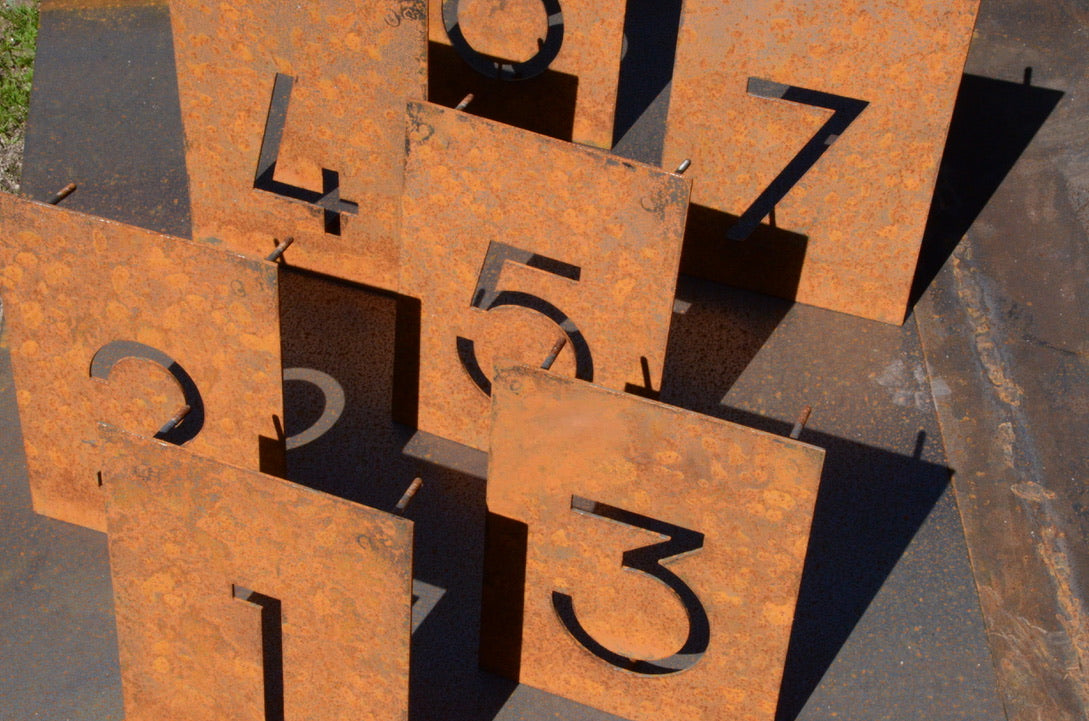 Número Calado en Placa Número