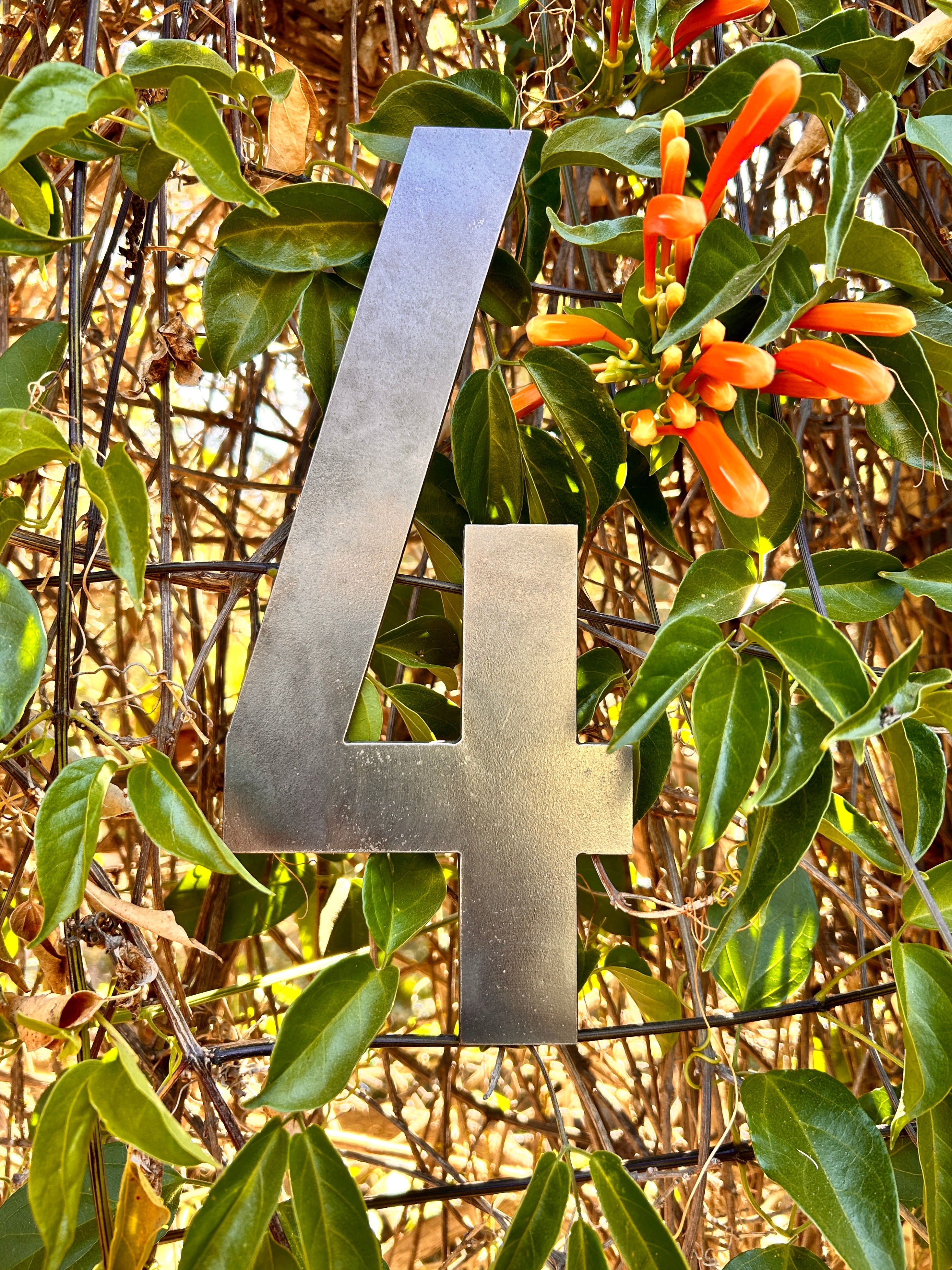 Números para casa de acero negro cortados en CNC, estilo moderno para fachadas de casas