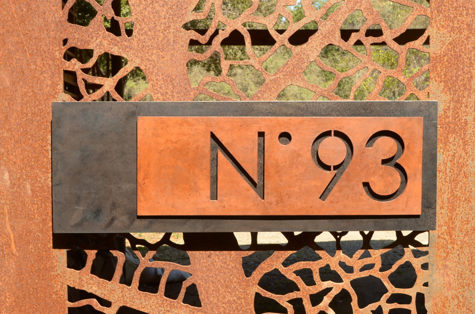 Número en Doble Placa de Acero