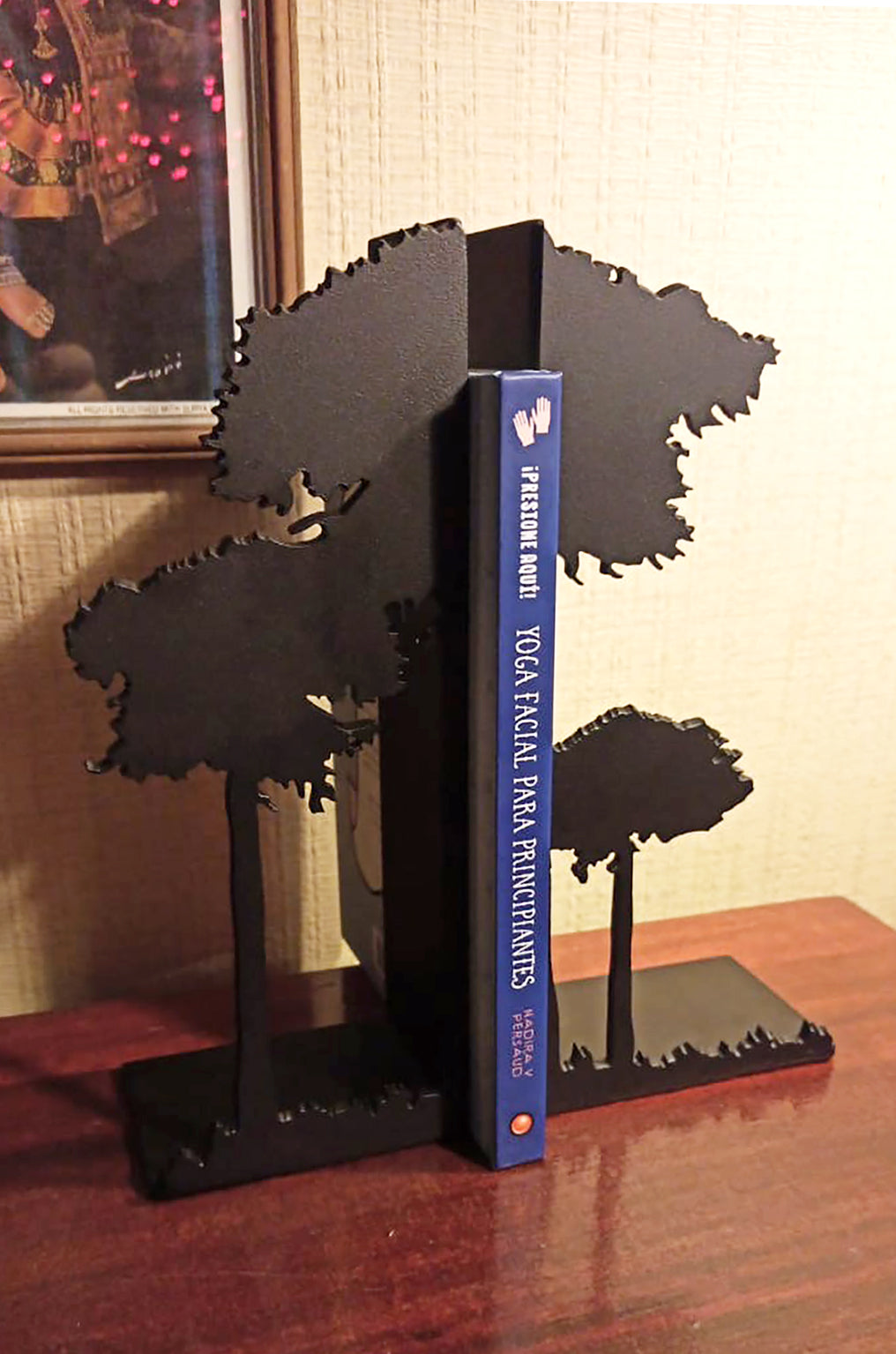 Sujeta libros diseño araucarias acero negro artesanal regalo decoración Chile