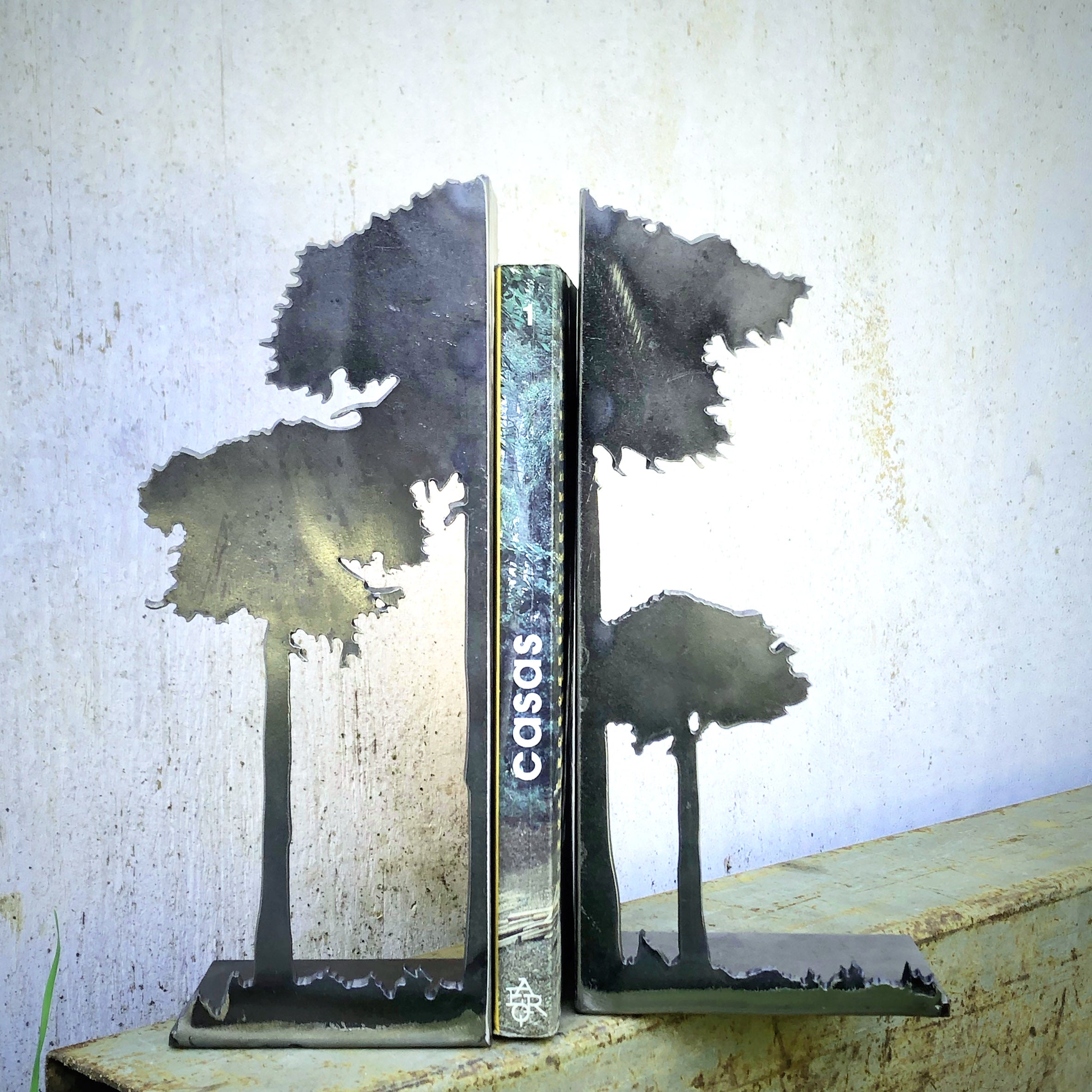 Sujeta libros araucarias acero negro decoración chilena repisa hogar artesanal