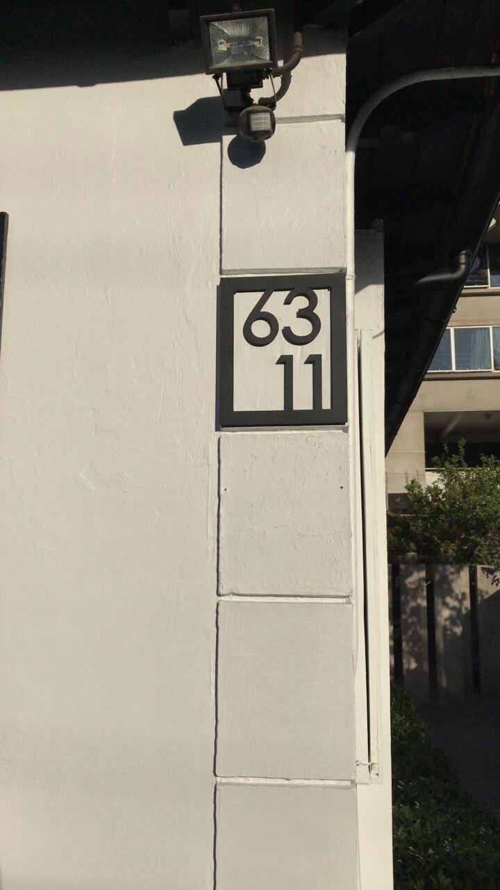 Placa número casa acero silueta personalizada diseño vanguardista fachada Chile