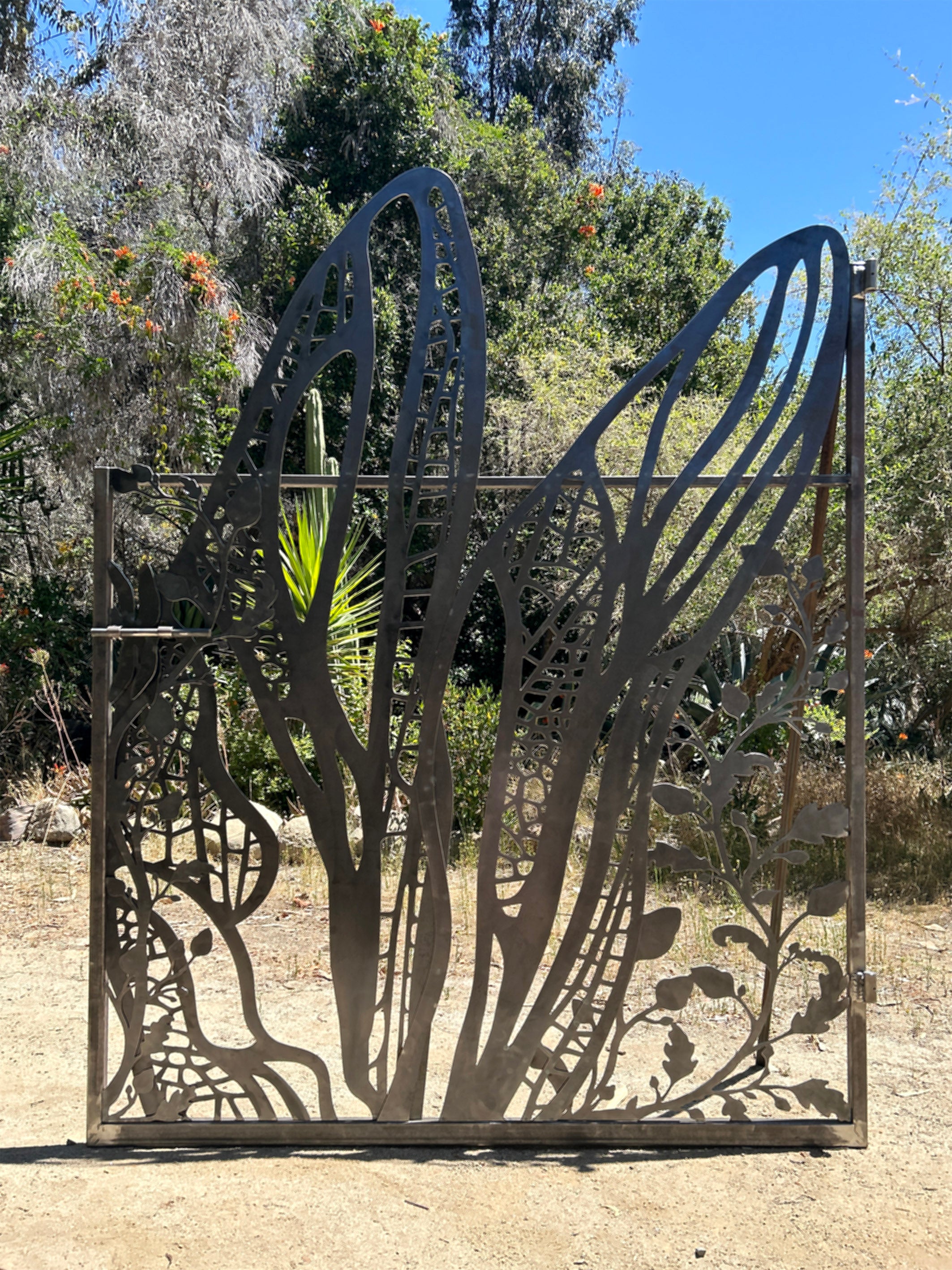 Puerta de metal para jardín, diseño personalizado, hecho en Chile, diseños únicos, rejas, puerta de jardín, alas de libélula, reja de jardín, separador de ambientes