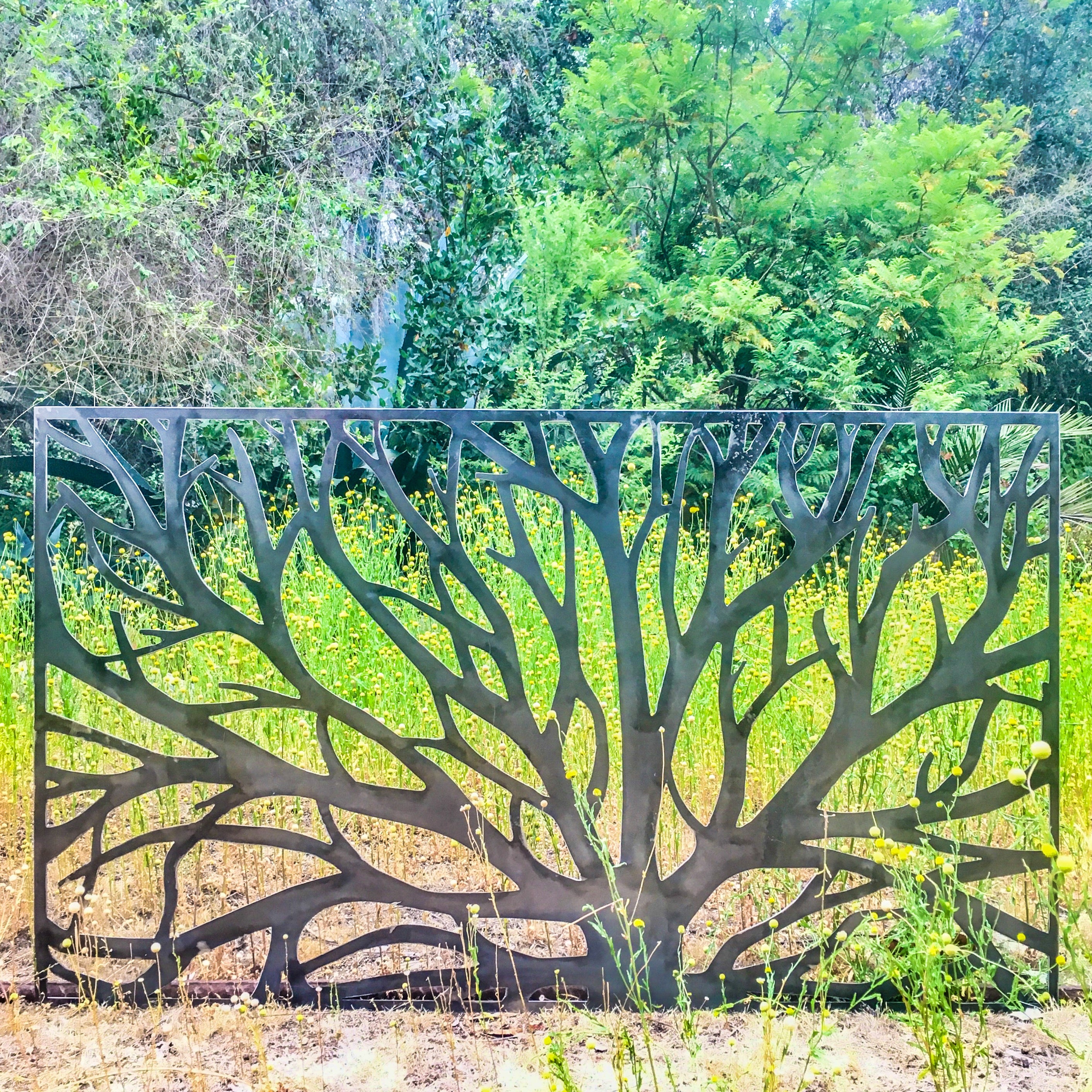 Baranda acero calado patrón naturalista instalada - Protección decorativa escalera balcón - METAL artesanal IRONPIG Chile