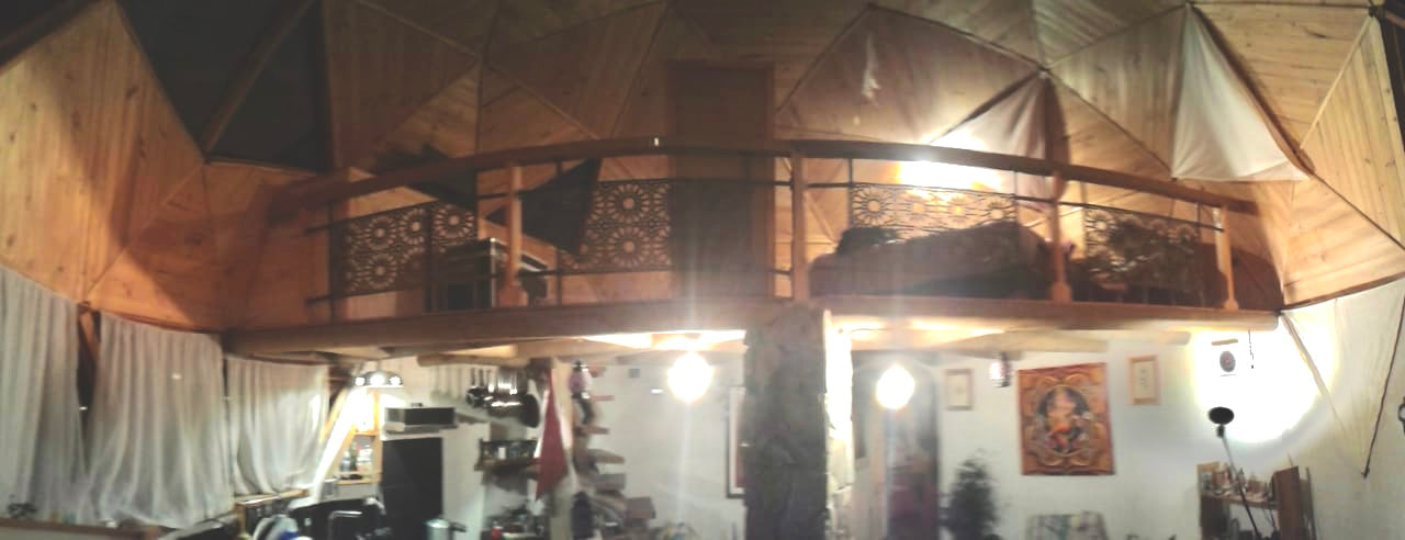 Baranda segundo piso seguridad metal diseño arabesco exterior - Protección artística escalera balcón piscina - Metal artesanal IRONPIG Chile