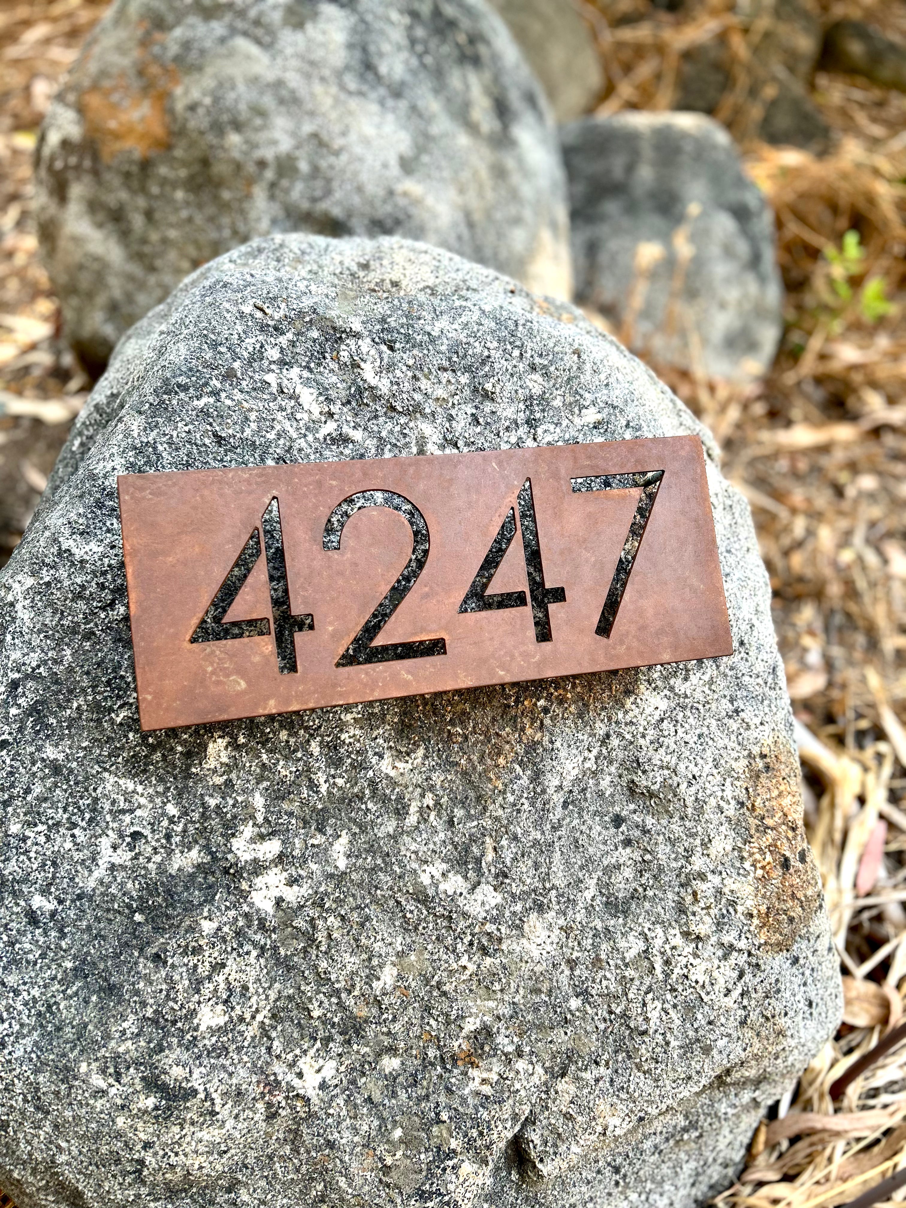 Número calado placa acero personalizado instalación exterior fachada residencial