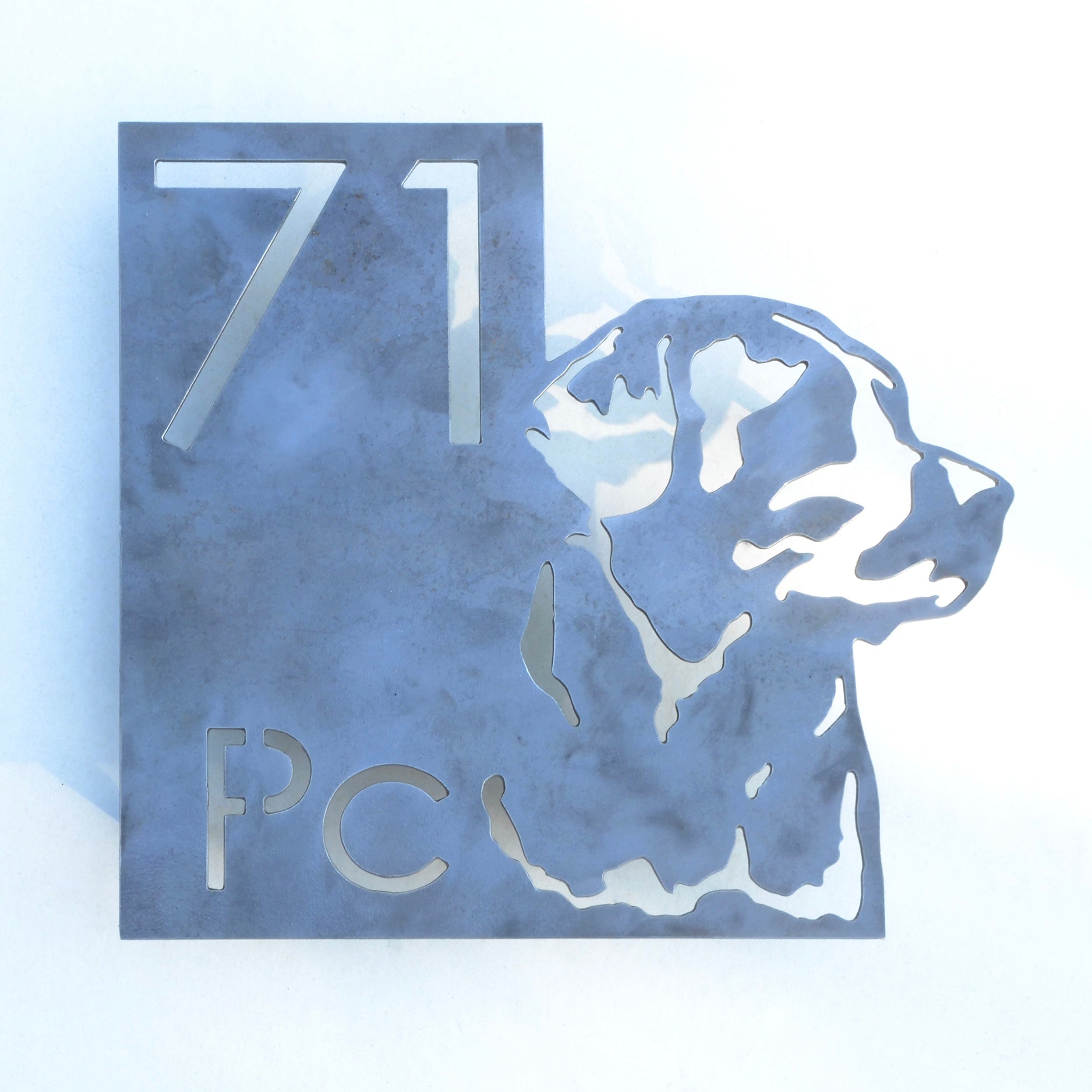 Número de casa en acero negro silueta artística personalizada para muro exterior perro personalizado