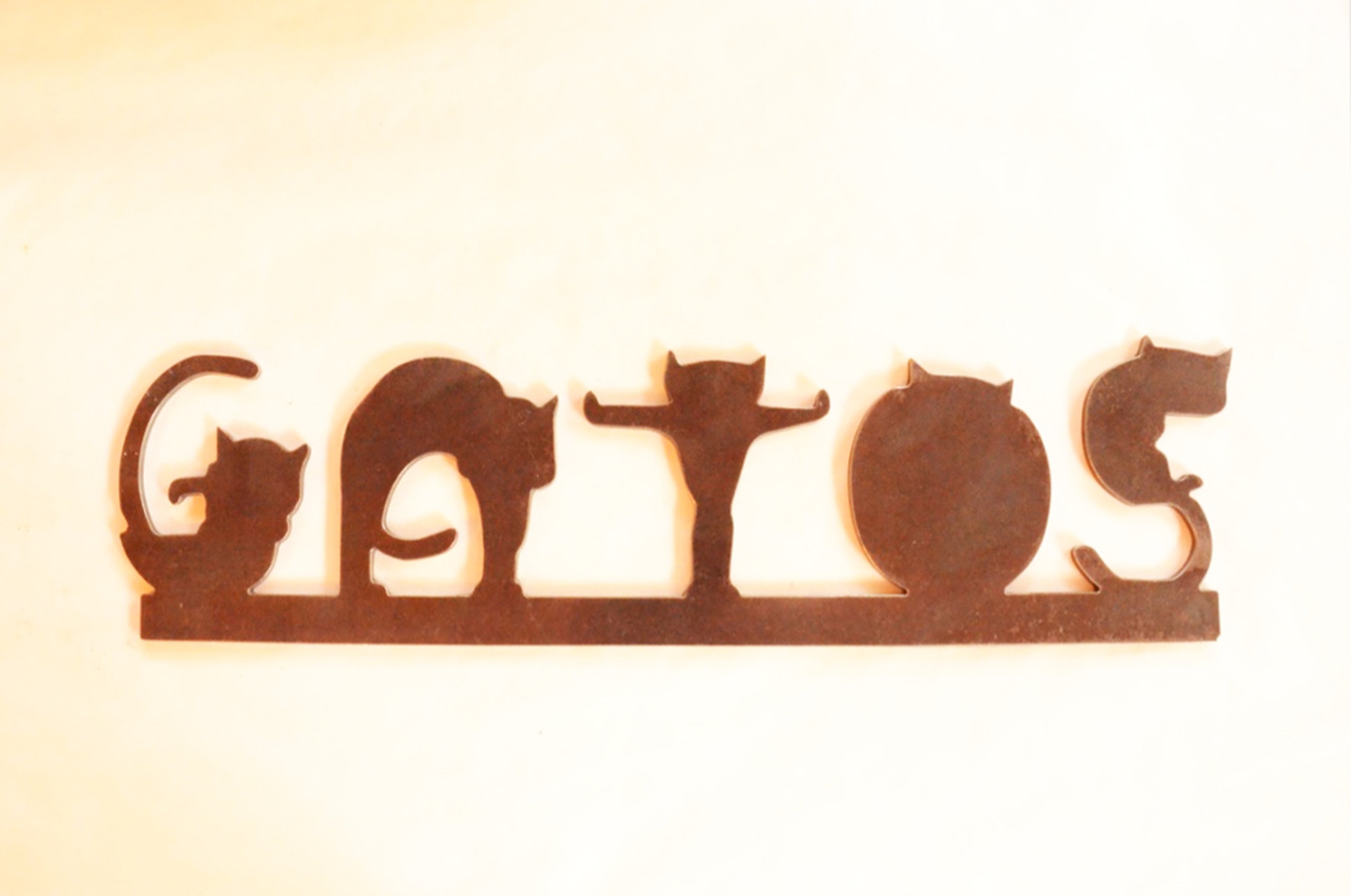 Palabra GATOS en acero negro decoración de pared para amantes de gatos